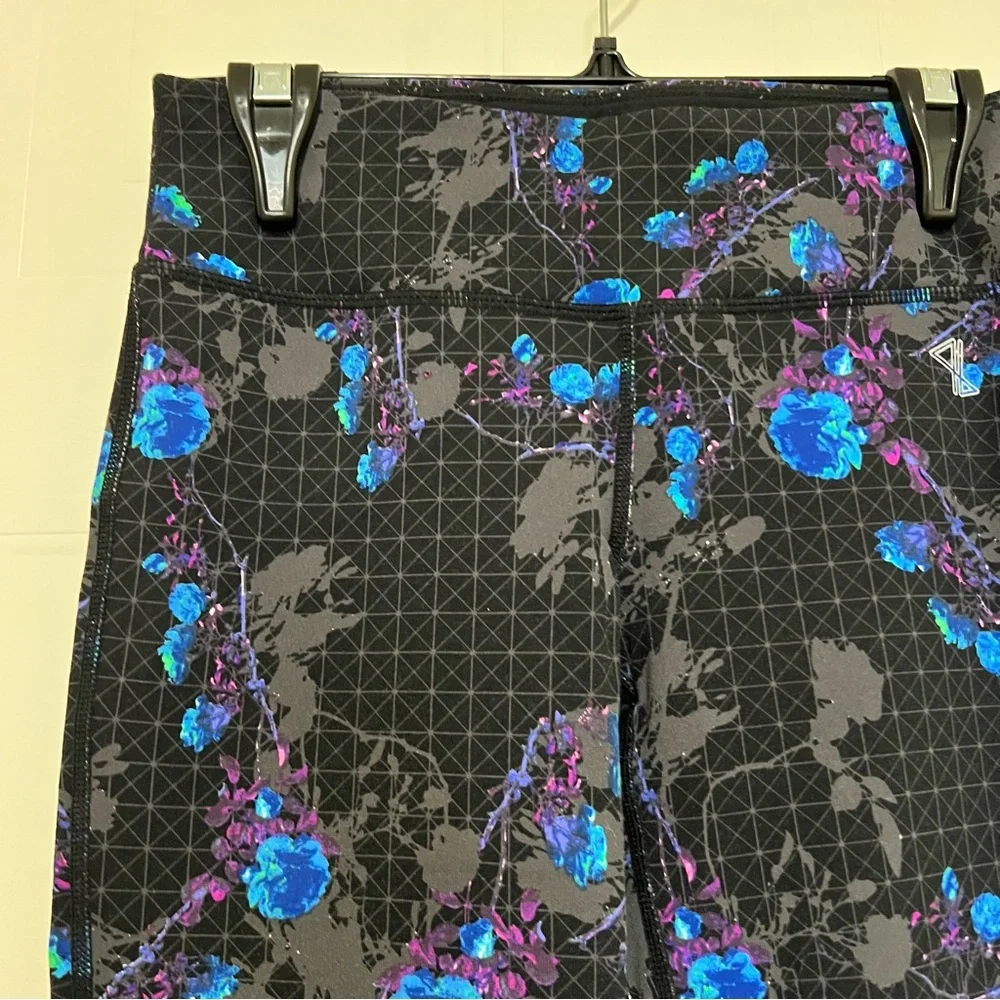 Aritzia Black and Blue Floral Leggings - Picture 2 of 7